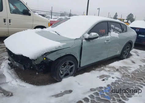 2025 Kia K4 Lxs из США, поврежденный, VIN 3KPFT4DE2SE132489